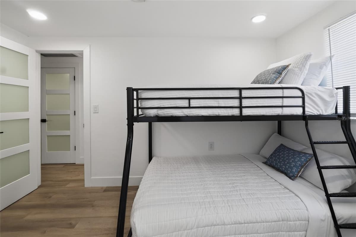 985 LIBERTY STREET — photo 31 of 57