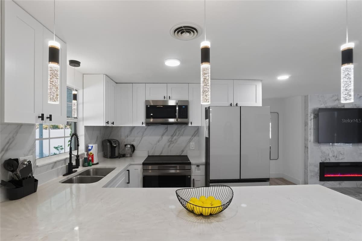 985 LIBERTY STREET — photo 19 of 57