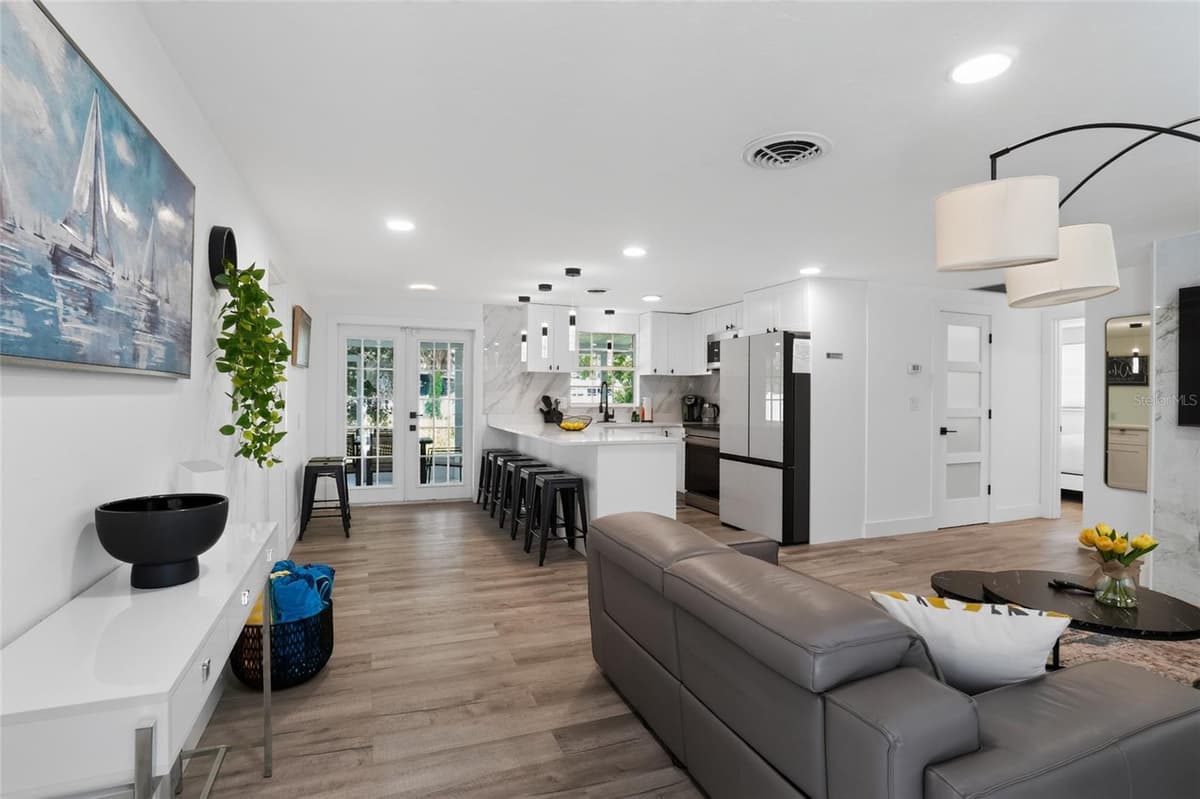 985 LIBERTY STREET — photo 4 of 57