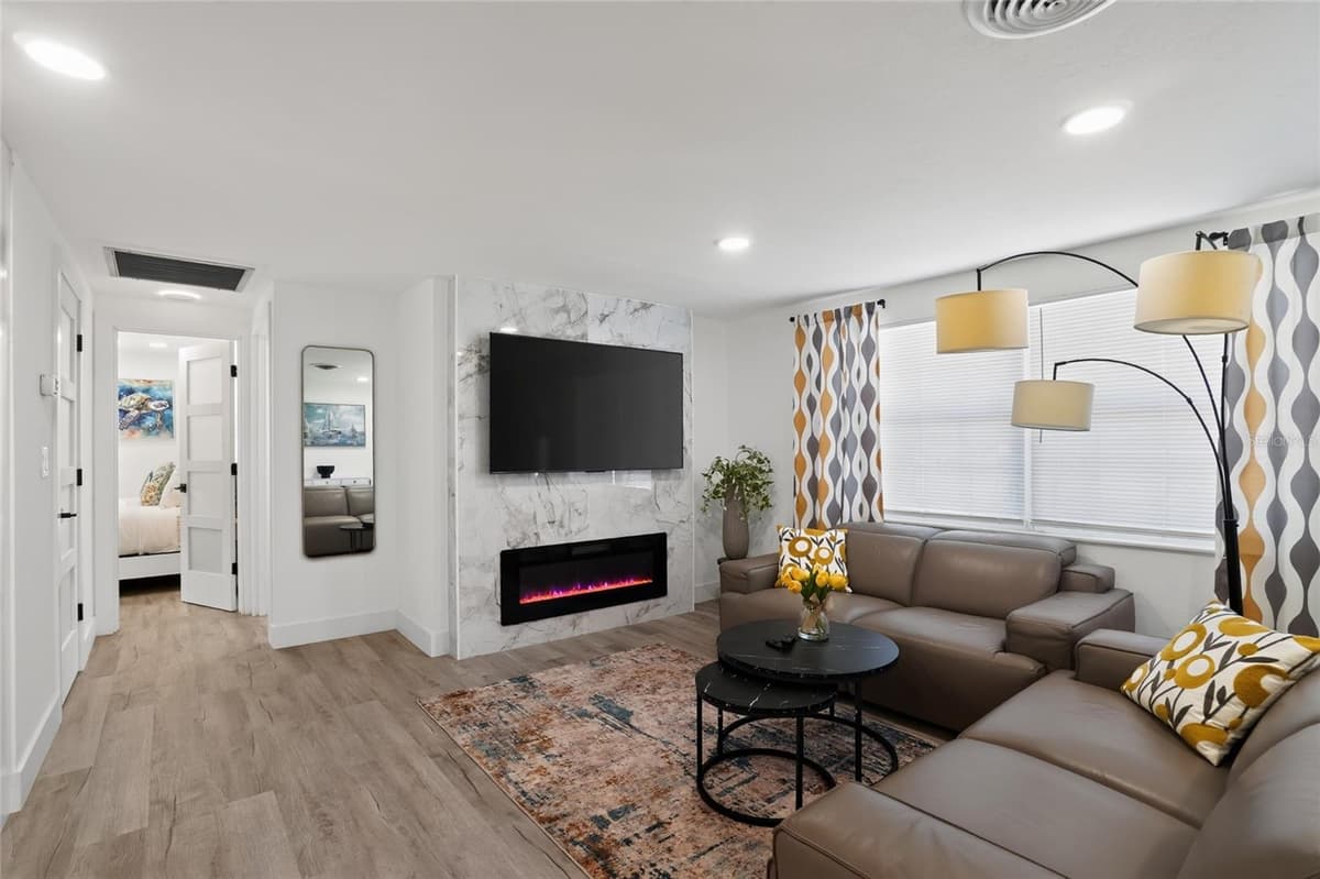 985 LIBERTY STREET — photo 10 of 57