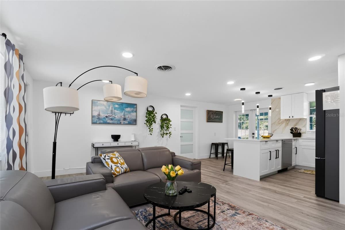 985 LIBERTY STREET — photo 13 of 57