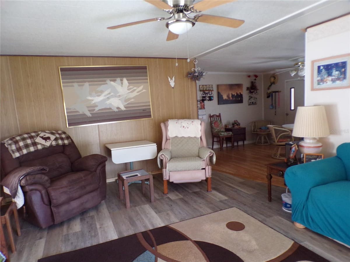 37021 SANDRA AVENUE — photo 15 of 34