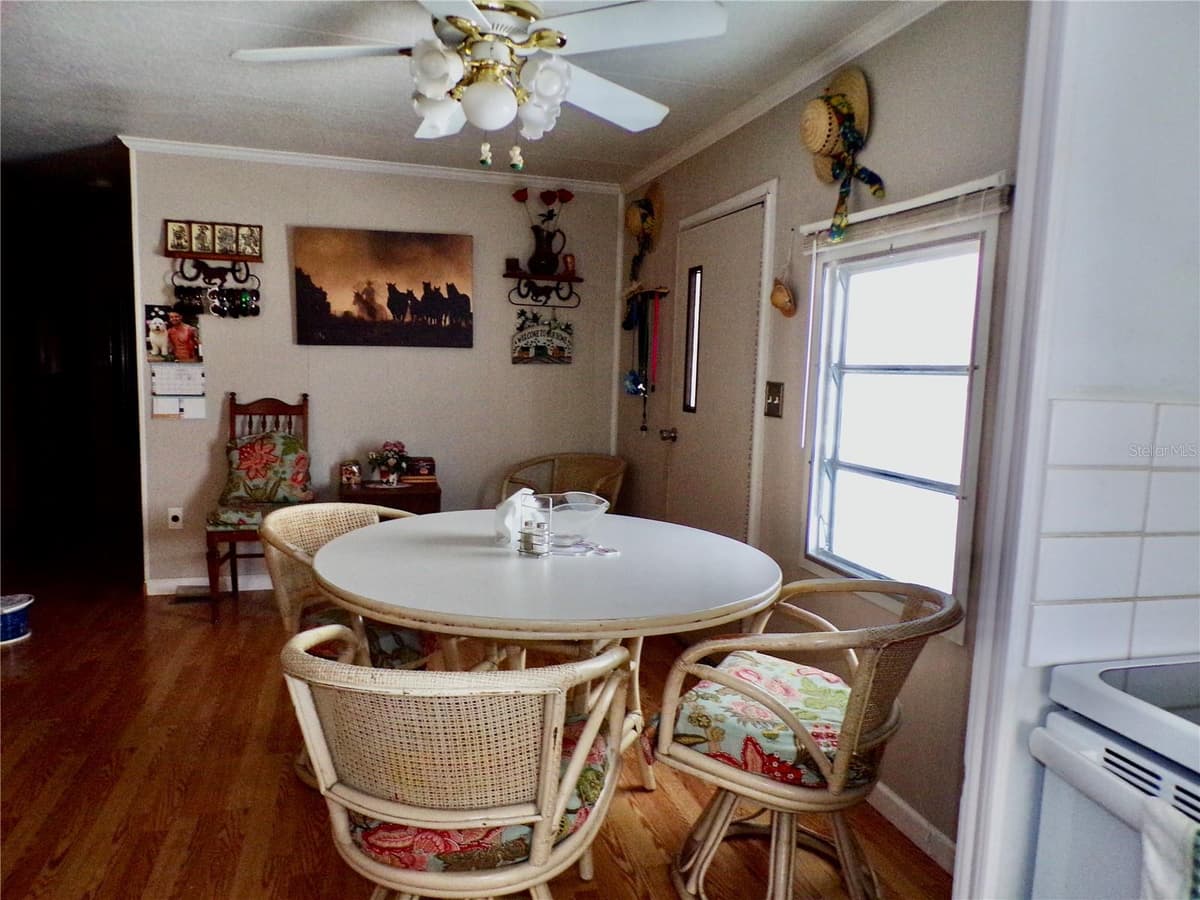 37021 SANDRA AVENUE — photo 17 of 34