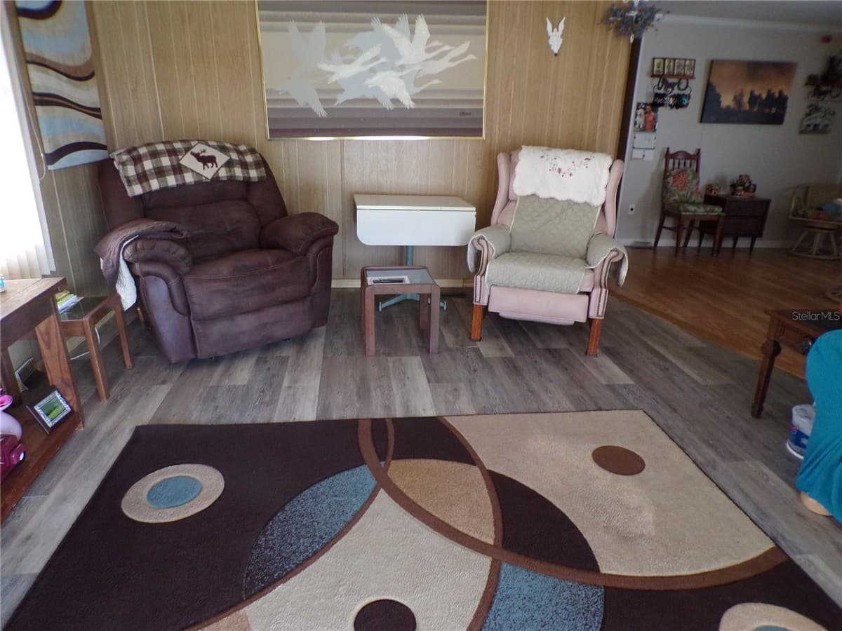 37021 SANDRA AVENUE — photo 14 of 34