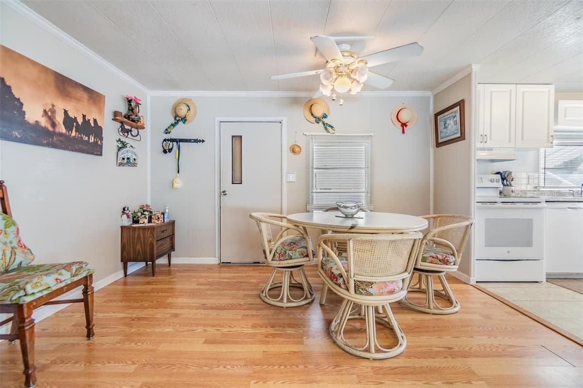 37021 SANDRA AVENUE — photo 13 of 34