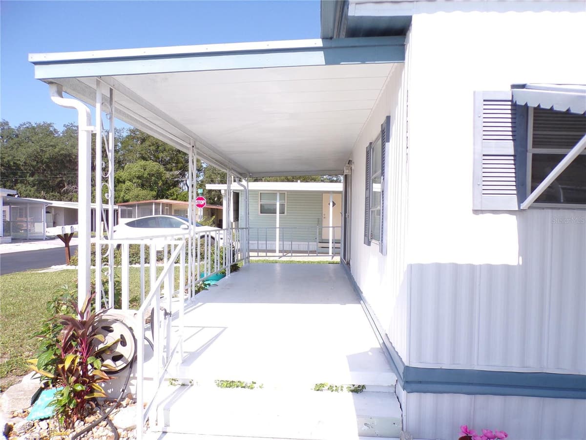 37021 SANDRA AVENUE — photo 4 of 34