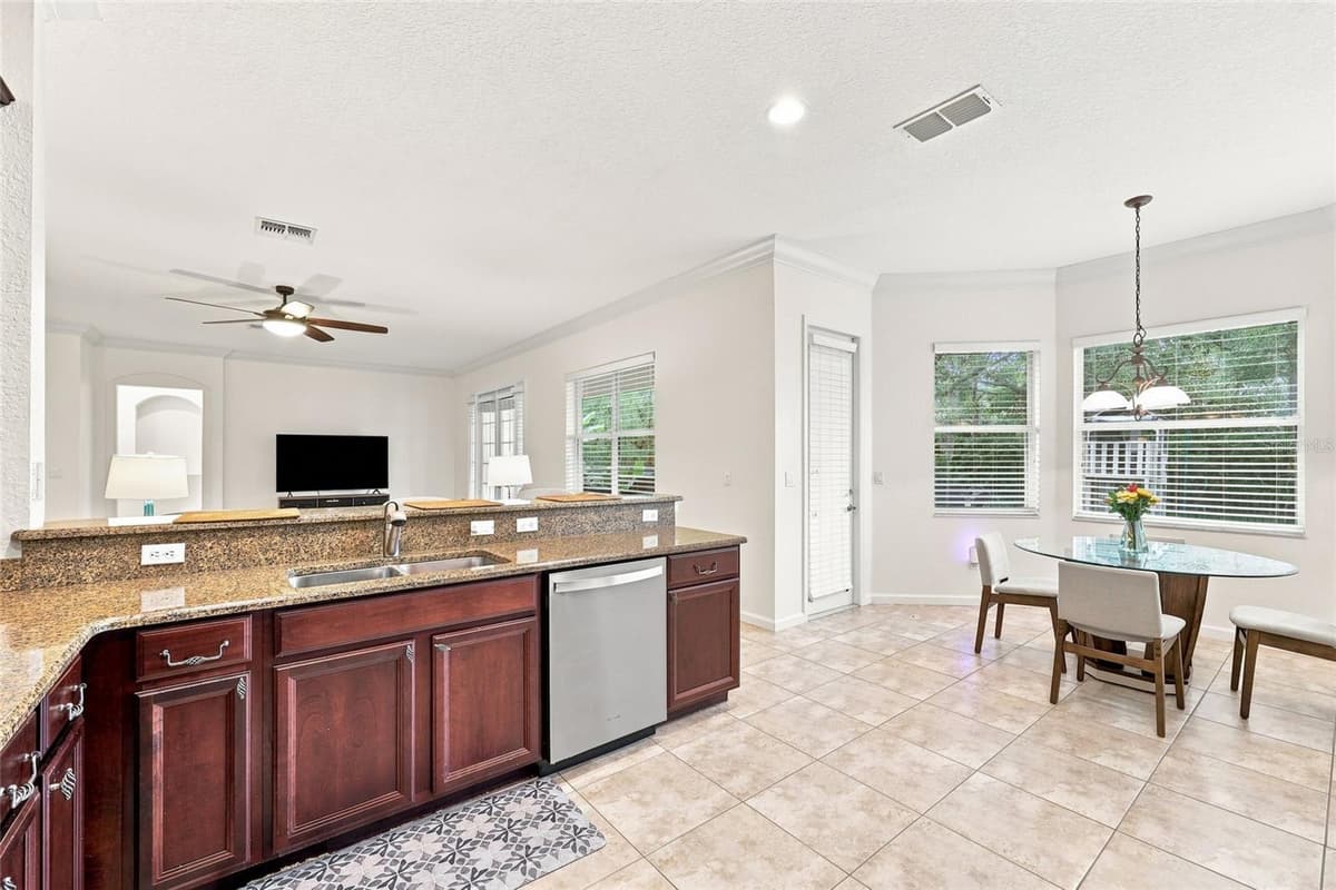 2806 SCENIC LANE — photo 15 of 38