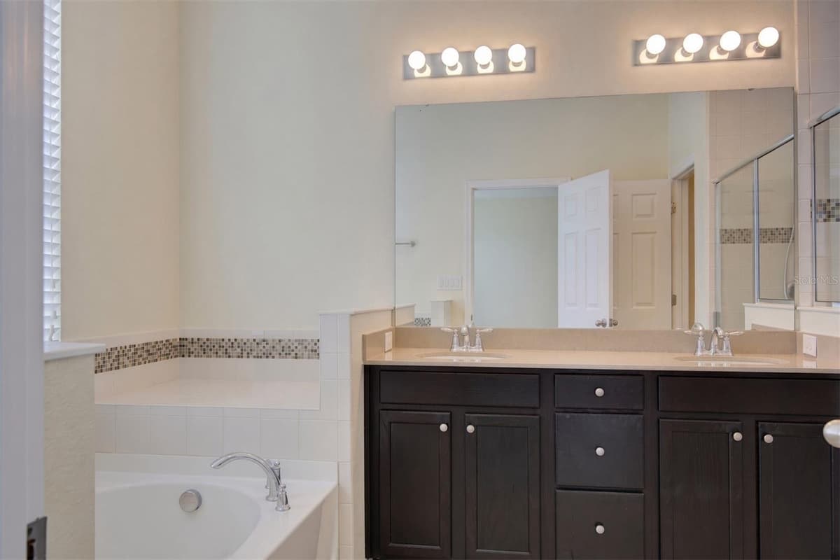 5066 DOVE TREE STREET — photo 14 of 32