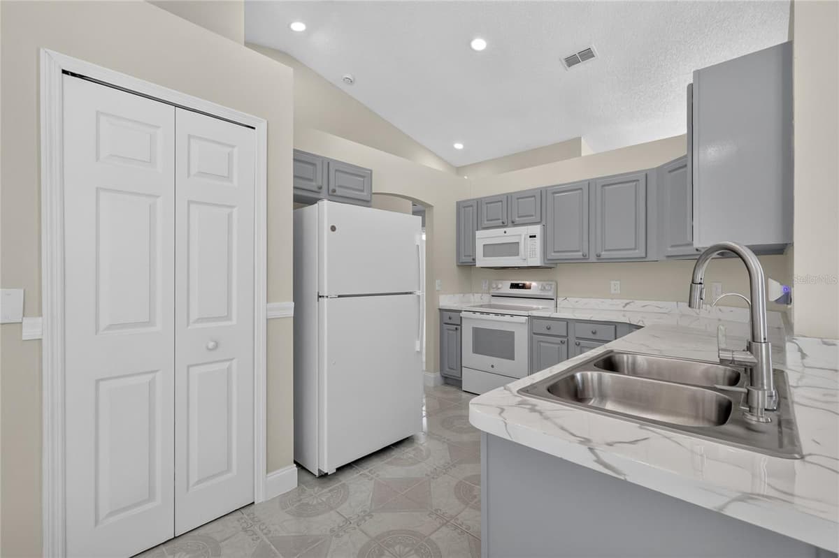 517 PEPPERMILL CIRCLE — photo 18 of 47