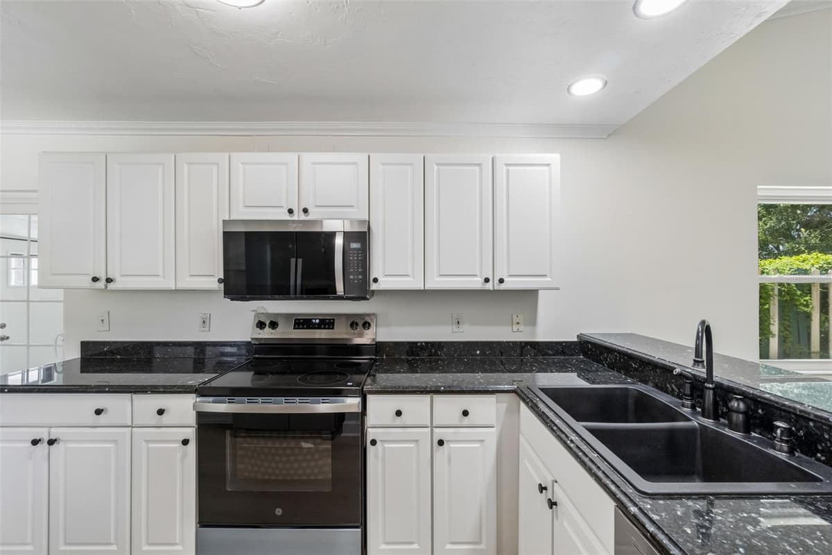 658 BONIVIEW LANE — photo 11 of 41