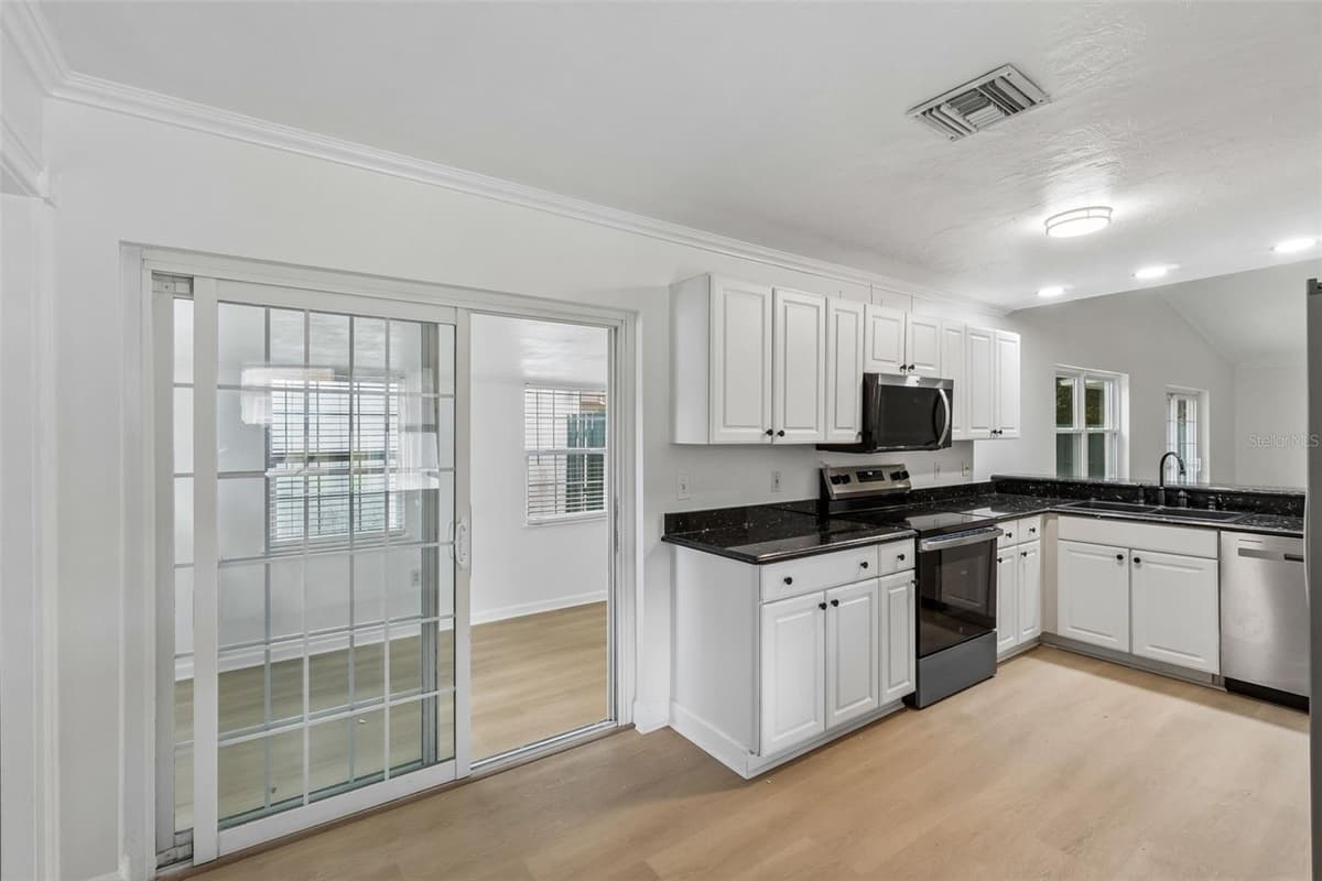 658 BONIVIEW LANE — photo 9 of 41
