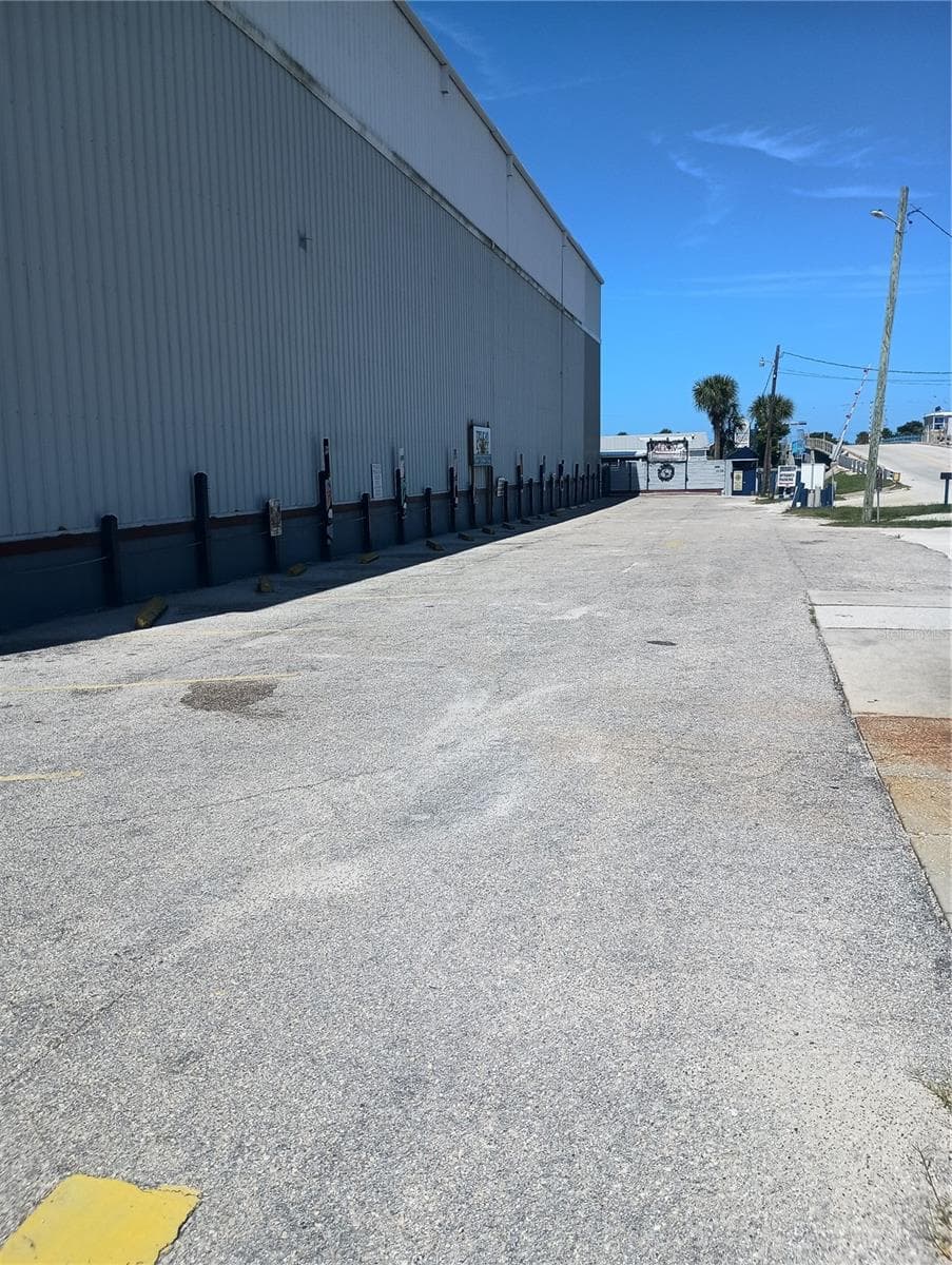 100 CIRCUIT ROAD — photo 23 of 25