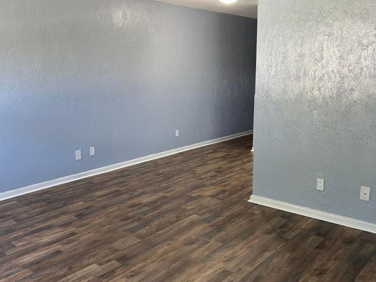 424 DAYTONA STREET — photo 10 of 38