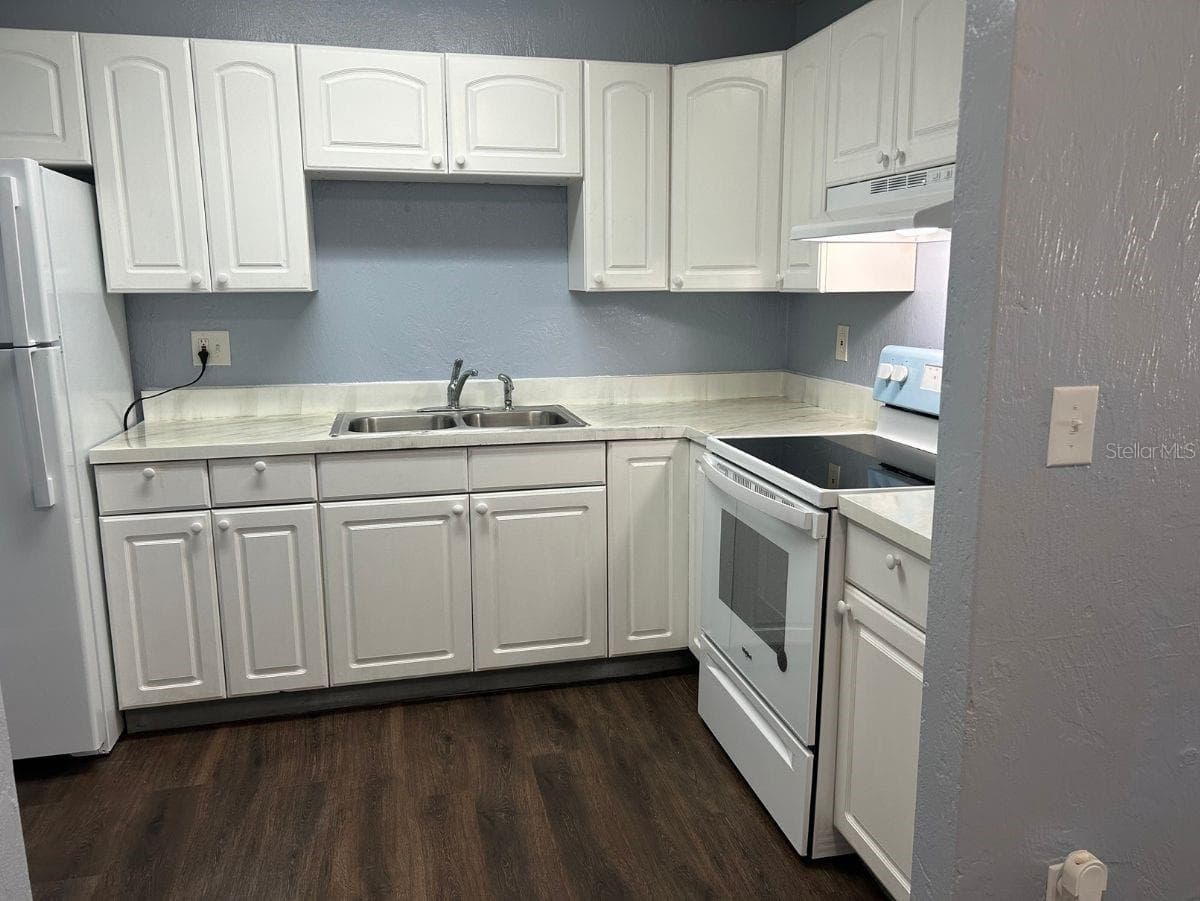 424 DAYTONA STREET — photo 9 of 38