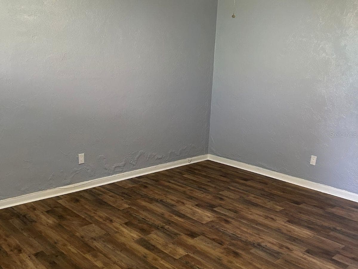 424 DAYTONA STREET — photo 8 of 38