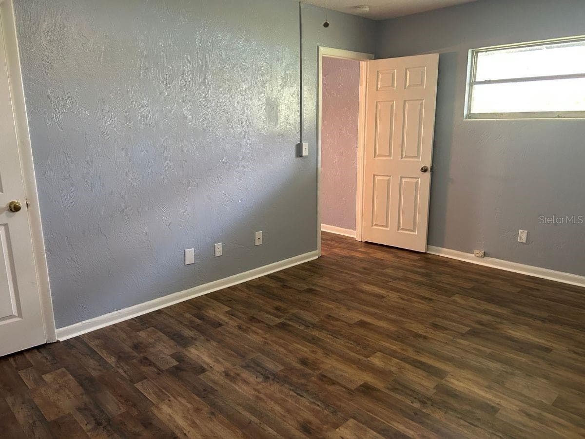 424 DAYTONA STREET — photo 7 of 38