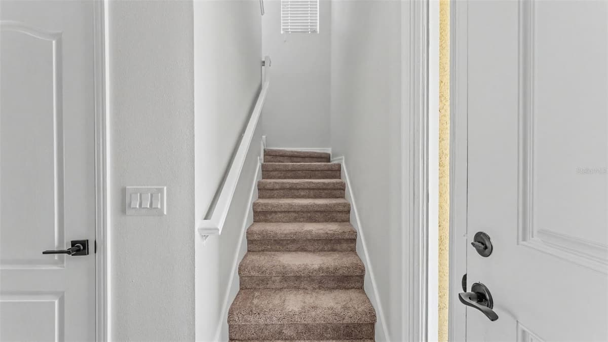 1126 CHERVIL DR — photo 8 of 41