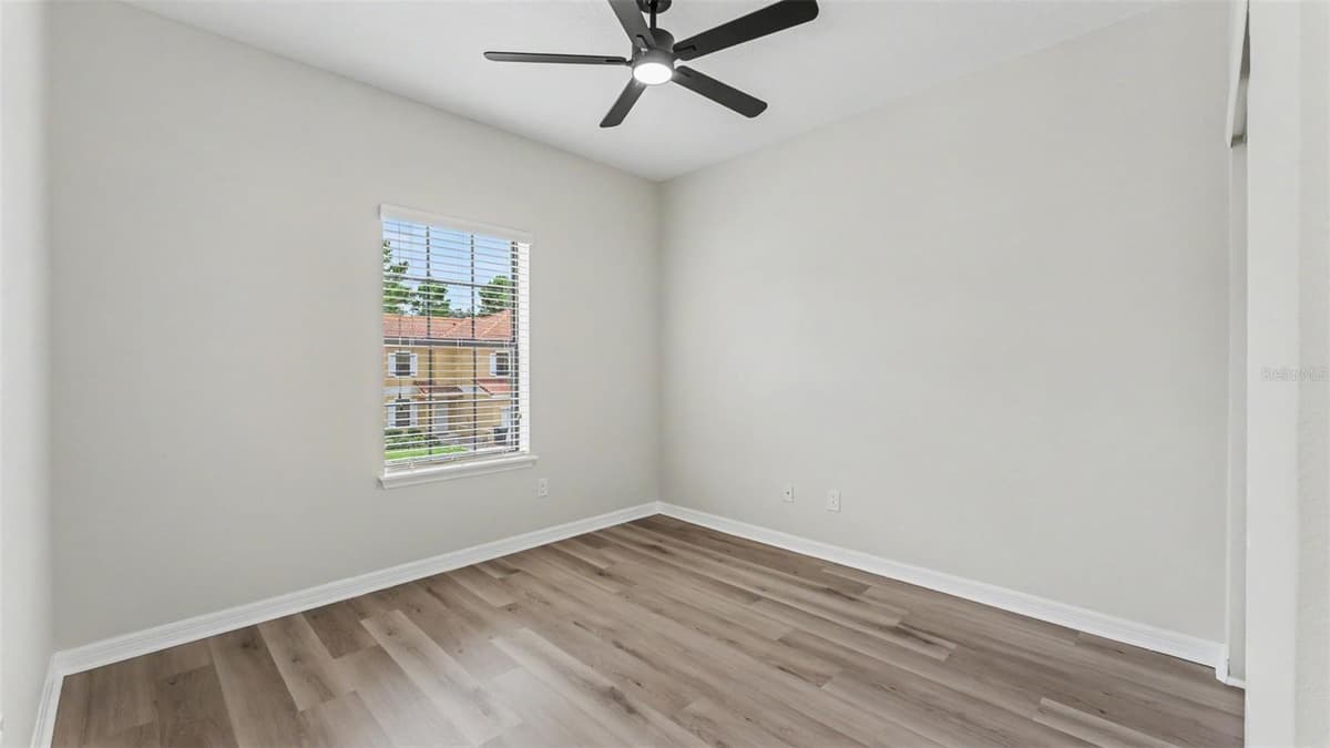 1126 CHERVIL DR — photo 15 of 41
