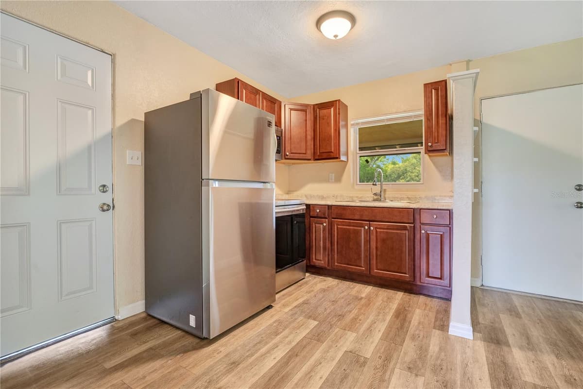 2183 CRANDON AVENUE — photo 21 of 28