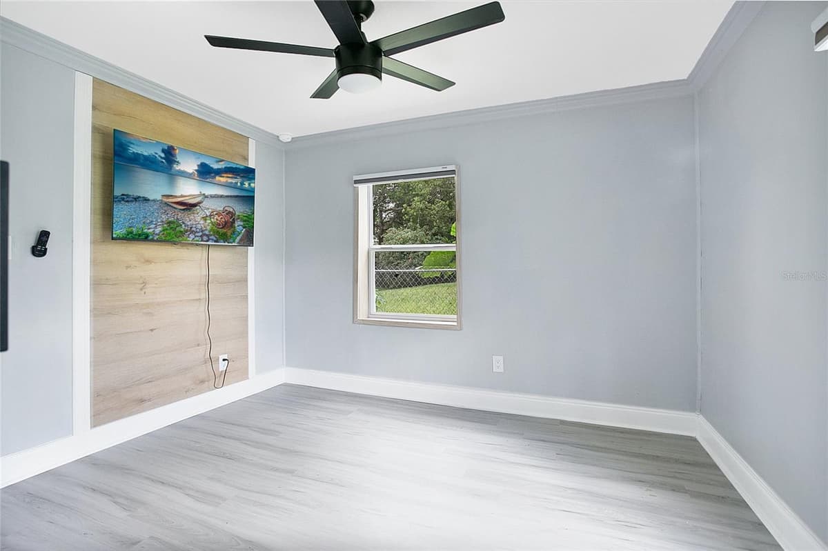 2183 CRANDON AVENUE — photo 10 of 28