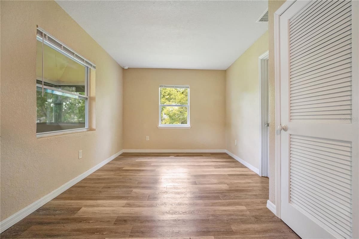 2183 CRANDON AVENUE — photo 17 of 28