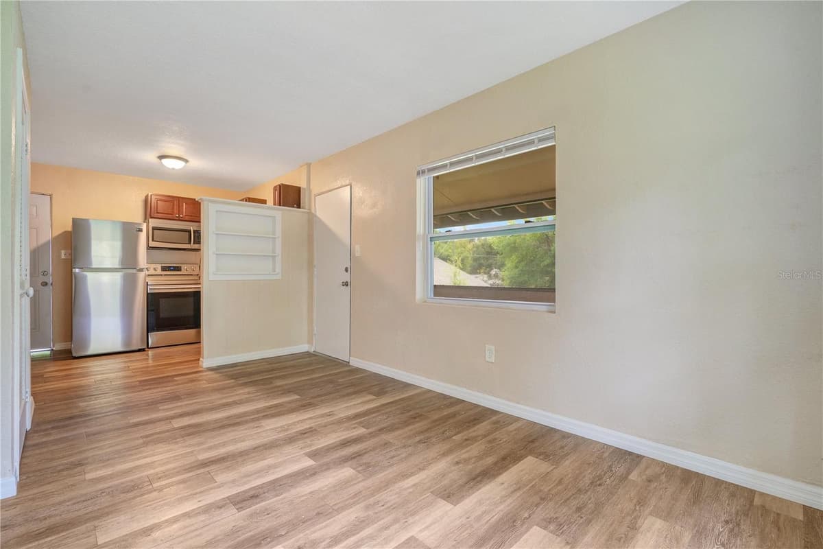 2183 CRANDON AVENUE — photo 16 of 28