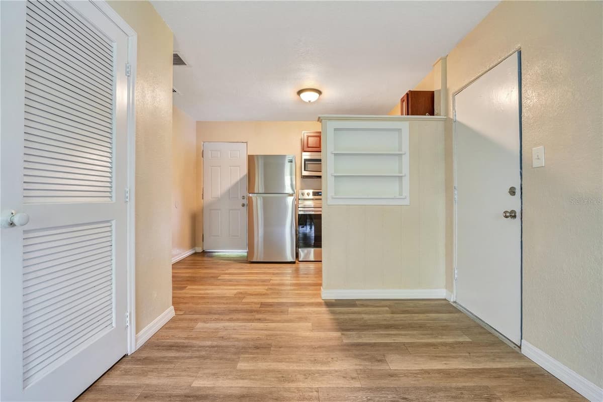 2183 CRANDON AVENUE — photo 15 of 28