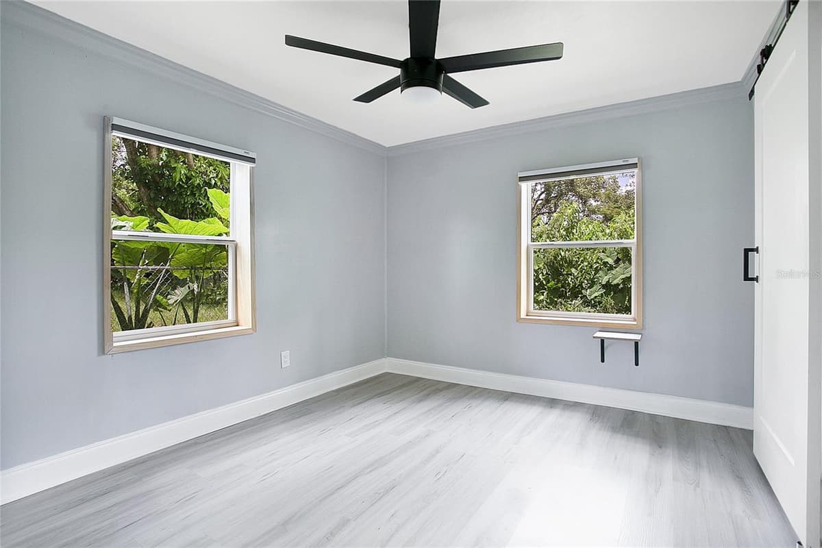 2183 CRANDON AVENUE — photo 8 of 28