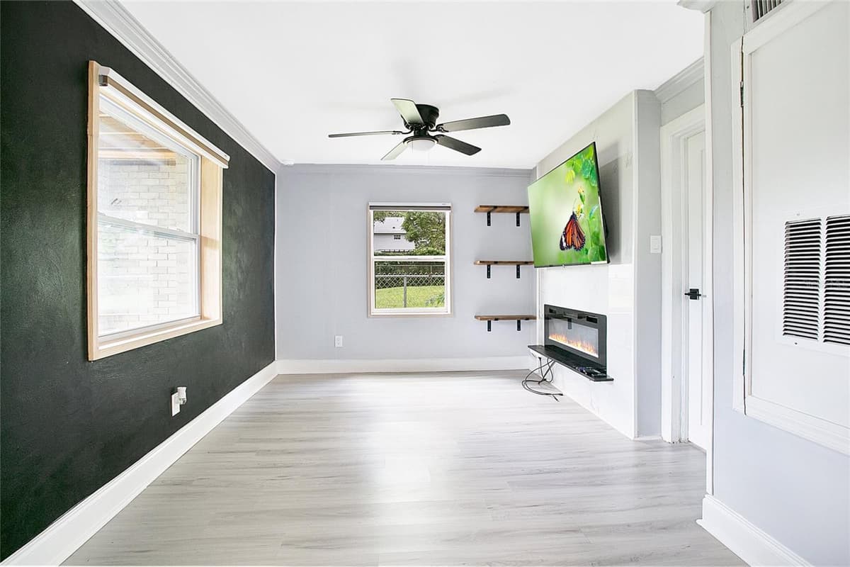 2183 CRANDON AVENUE — photo 7 of 28