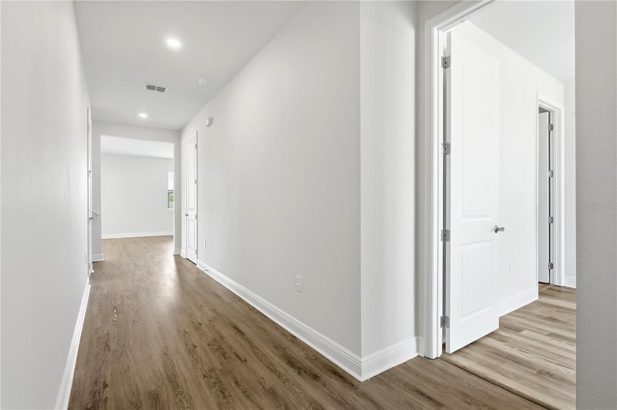 1128 SUGARWOOD STREET — photo 2 of 43