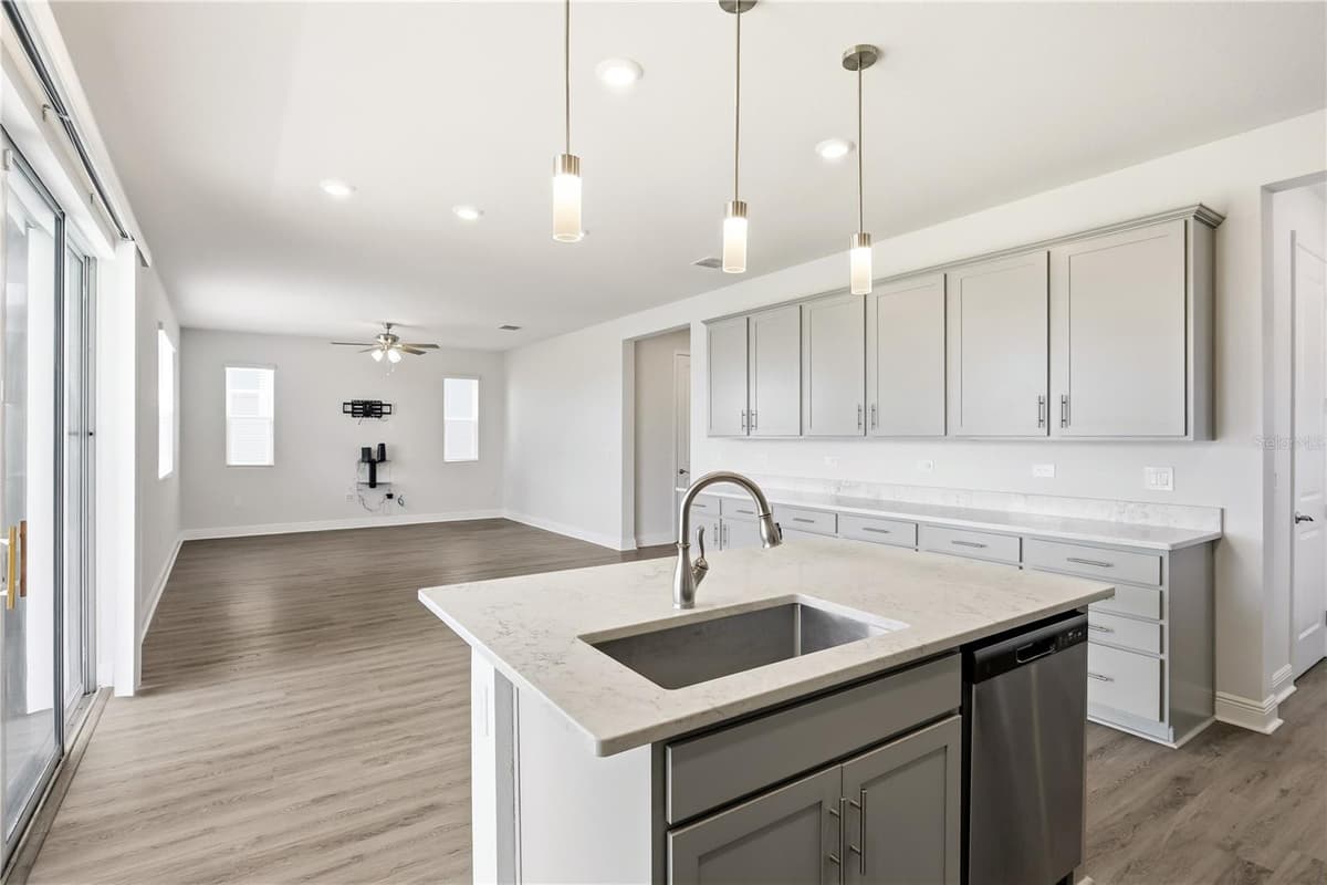 1128 SUGARWOOD STREET — photo 8 of 43