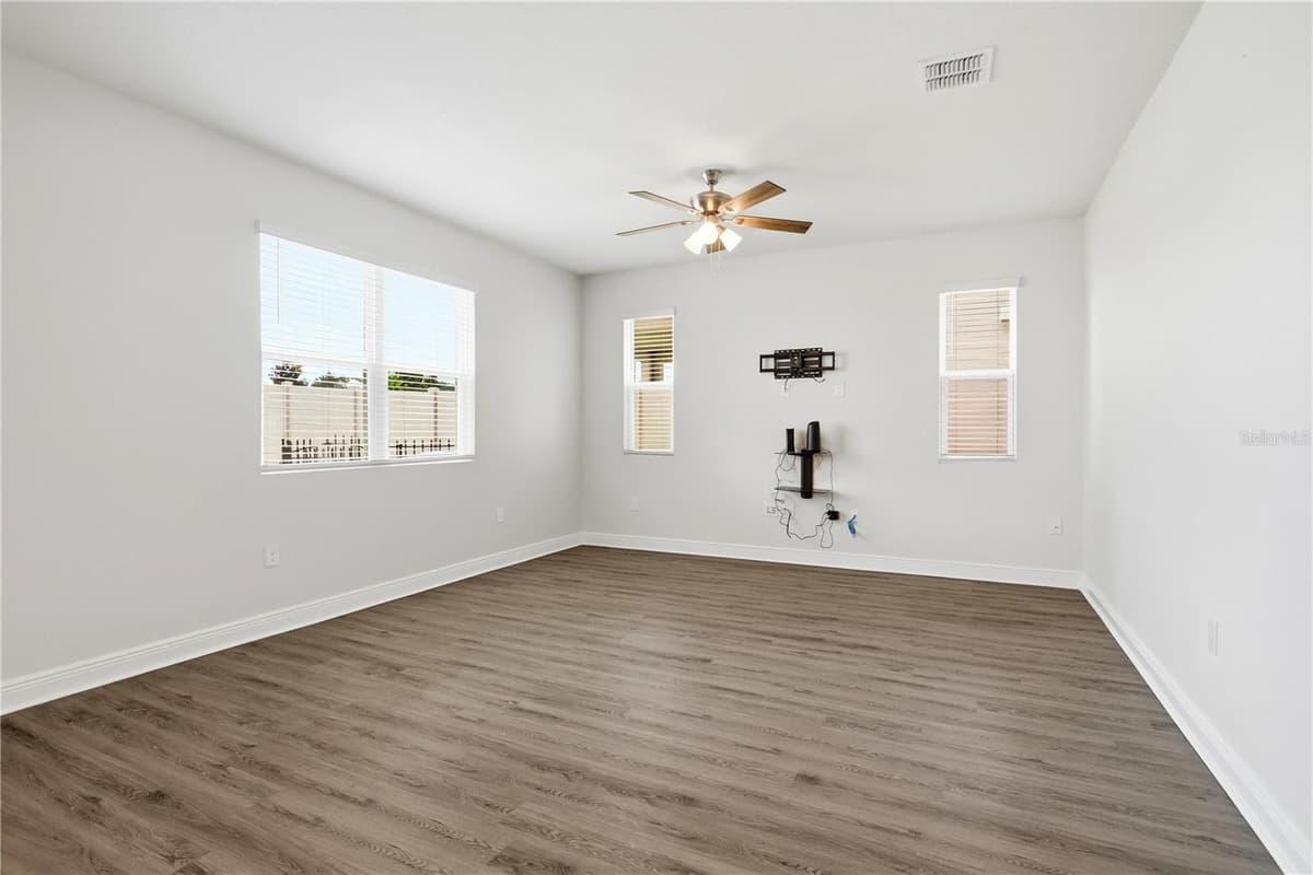 1128 SUGARWOOD STREET — photo 9 of 43