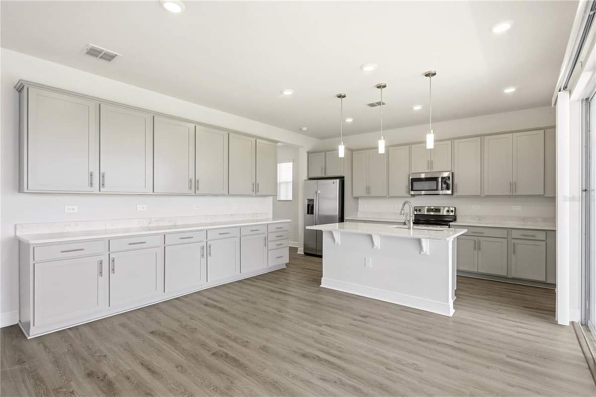 1128 SUGARWOOD STREET — photo 4 of 43