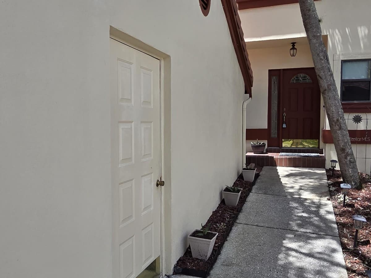 3460 COUNTRYSIDE BOULEVARD — photo 3 of 36