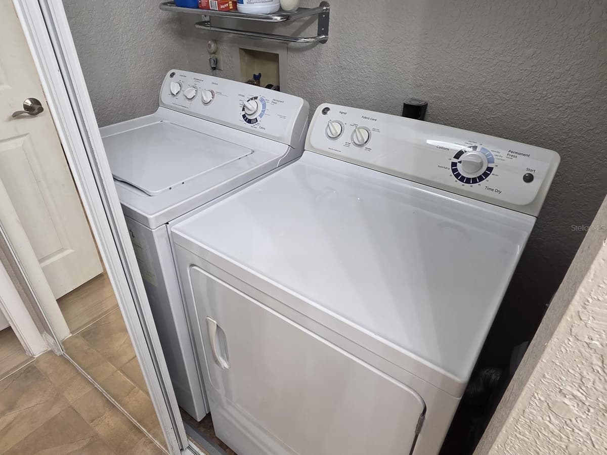 3460 COUNTRYSIDE BOULEVARD — photo 14 of 36
