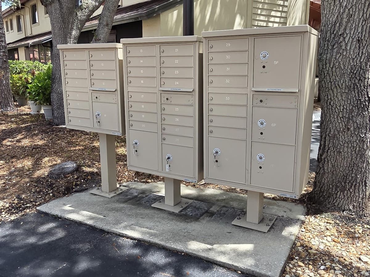 3460 COUNTRYSIDE BOULEVARD — photo 33 of 36