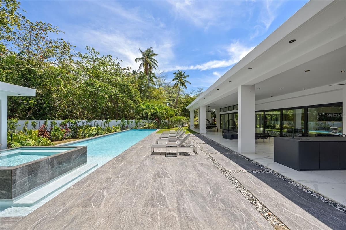 1 DORADO BEACH ESTATES — photo 24 of 32