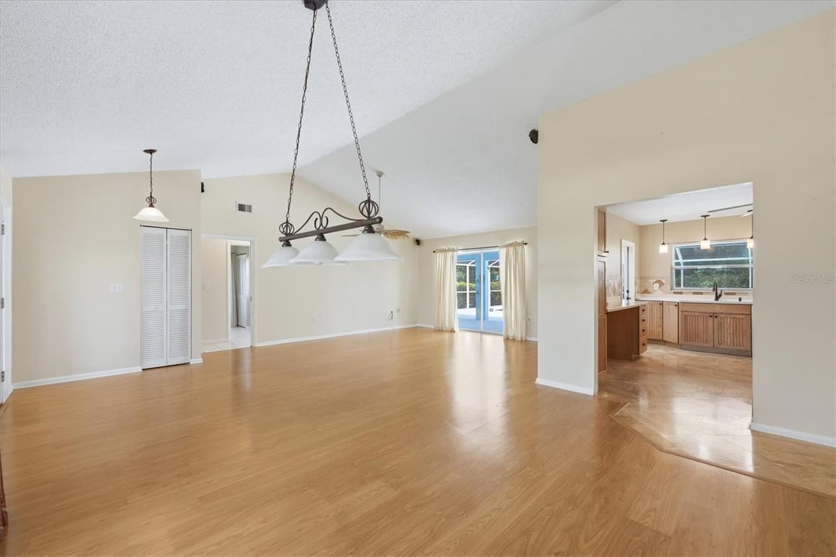 5015 86TH STREET COURT — photo 6 of 41