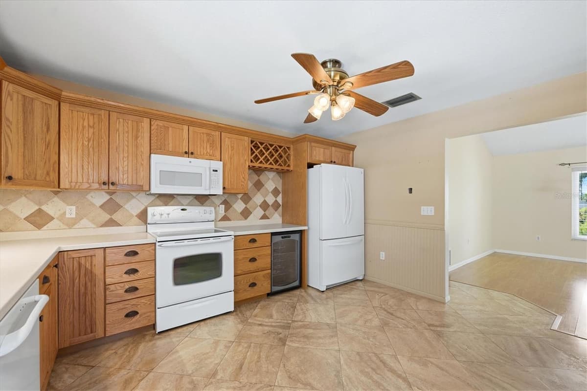 5015 86TH STREET COURT — photo 10 of 41