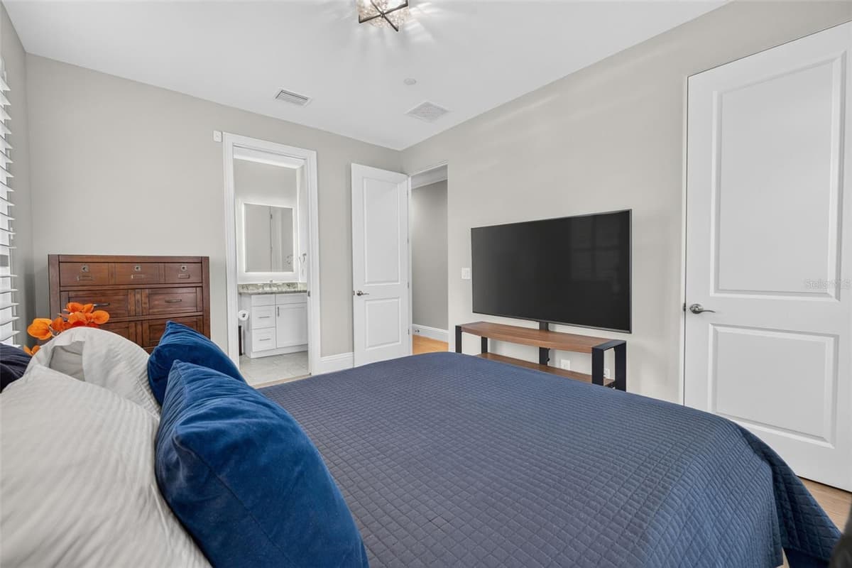 636 MARIPOSA STREET — photo 12 of 81