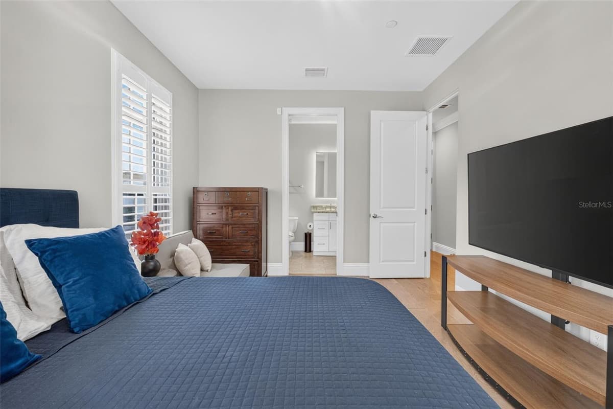 636 MARIPOSA STREET — photo 11 of 81