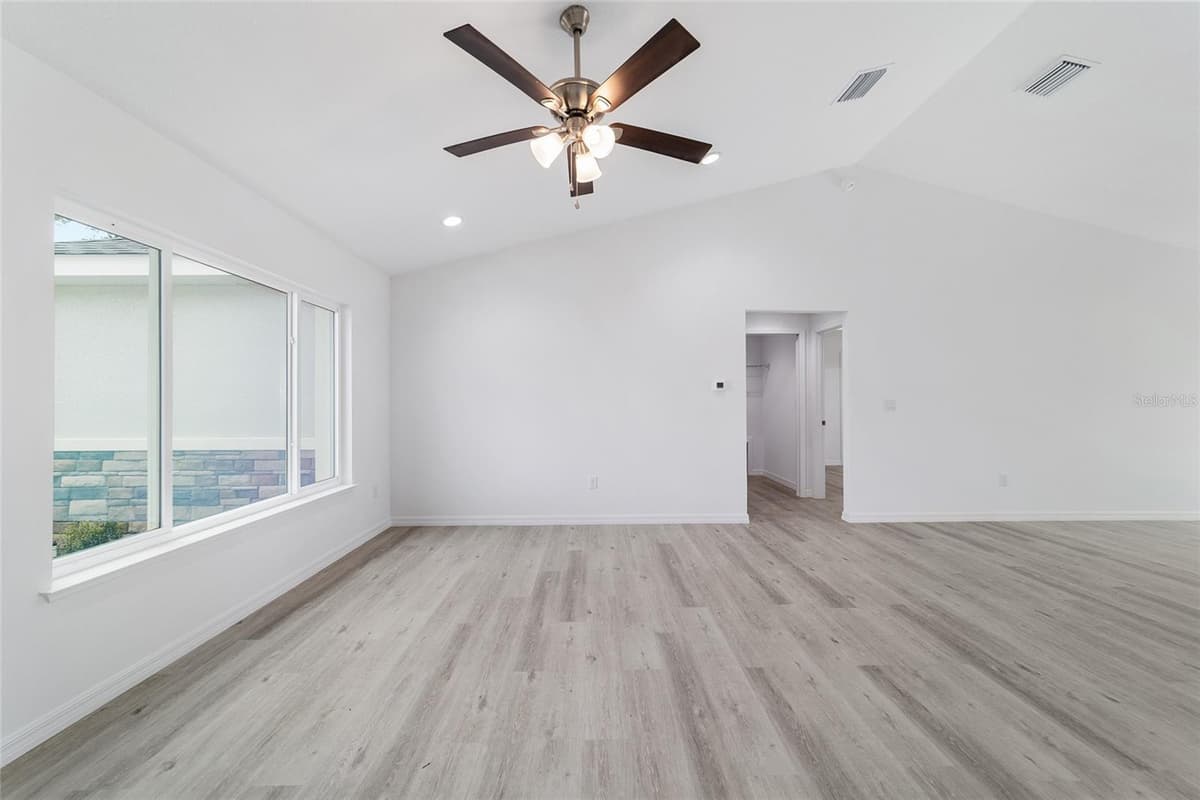 22060 NEPTUNE BOULEVARD — photo 14 of 89