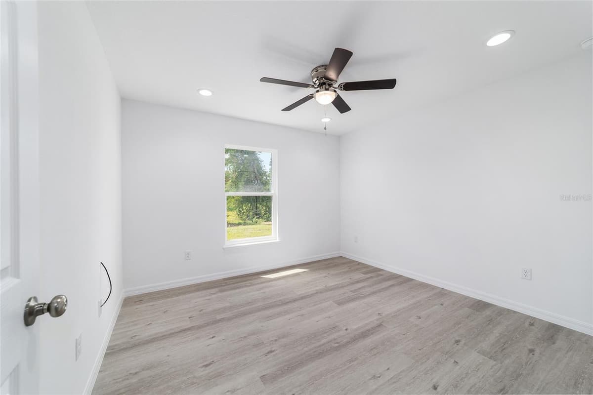 22060 NEPTUNE BOULEVARD — photo 35 of 89