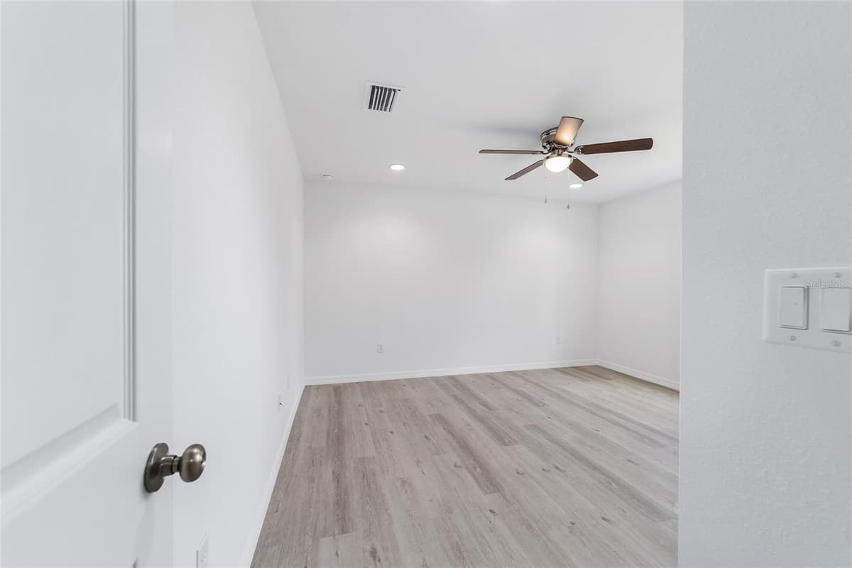 22060 NEPTUNE BOULEVARD — photo 39 of 89
