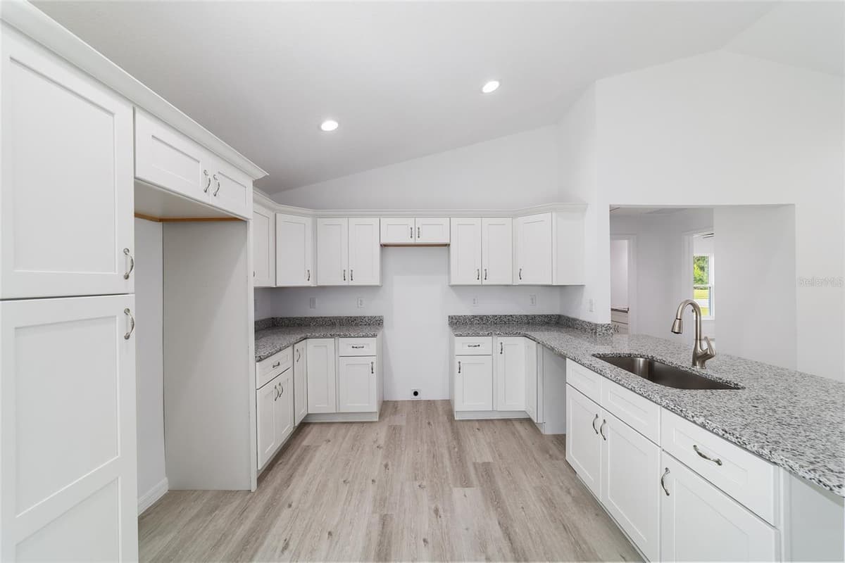 22060 NEPTUNE BOULEVARD — photo 19 of 89