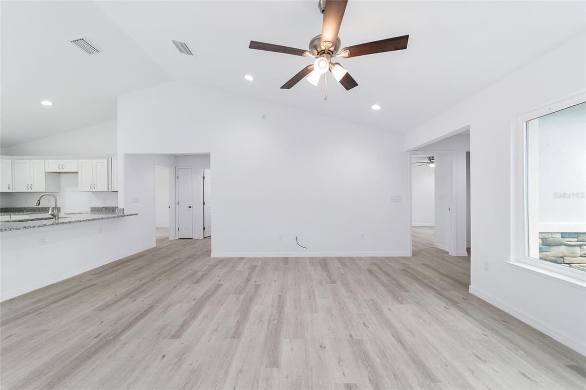 22060 NEPTUNE BOULEVARD — photo 9 of 89