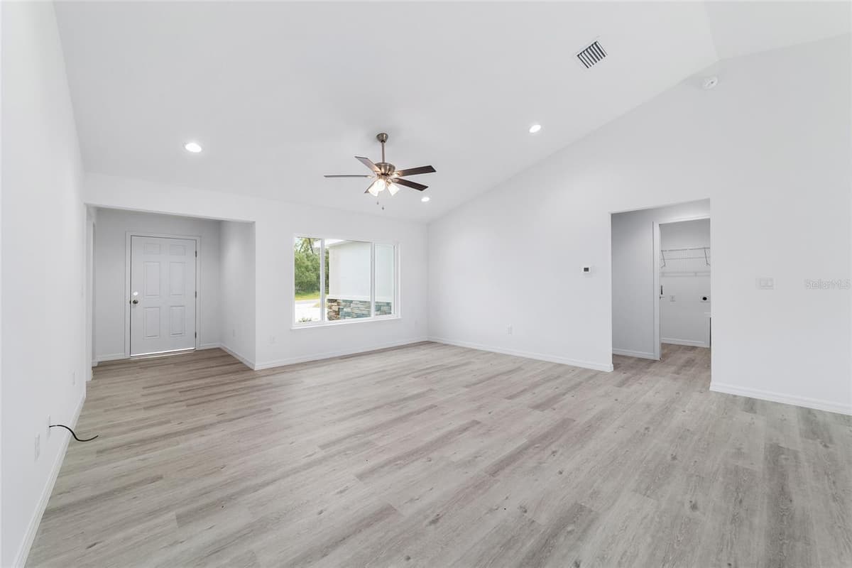 22060 NEPTUNE BOULEVARD — photo 12 of 89