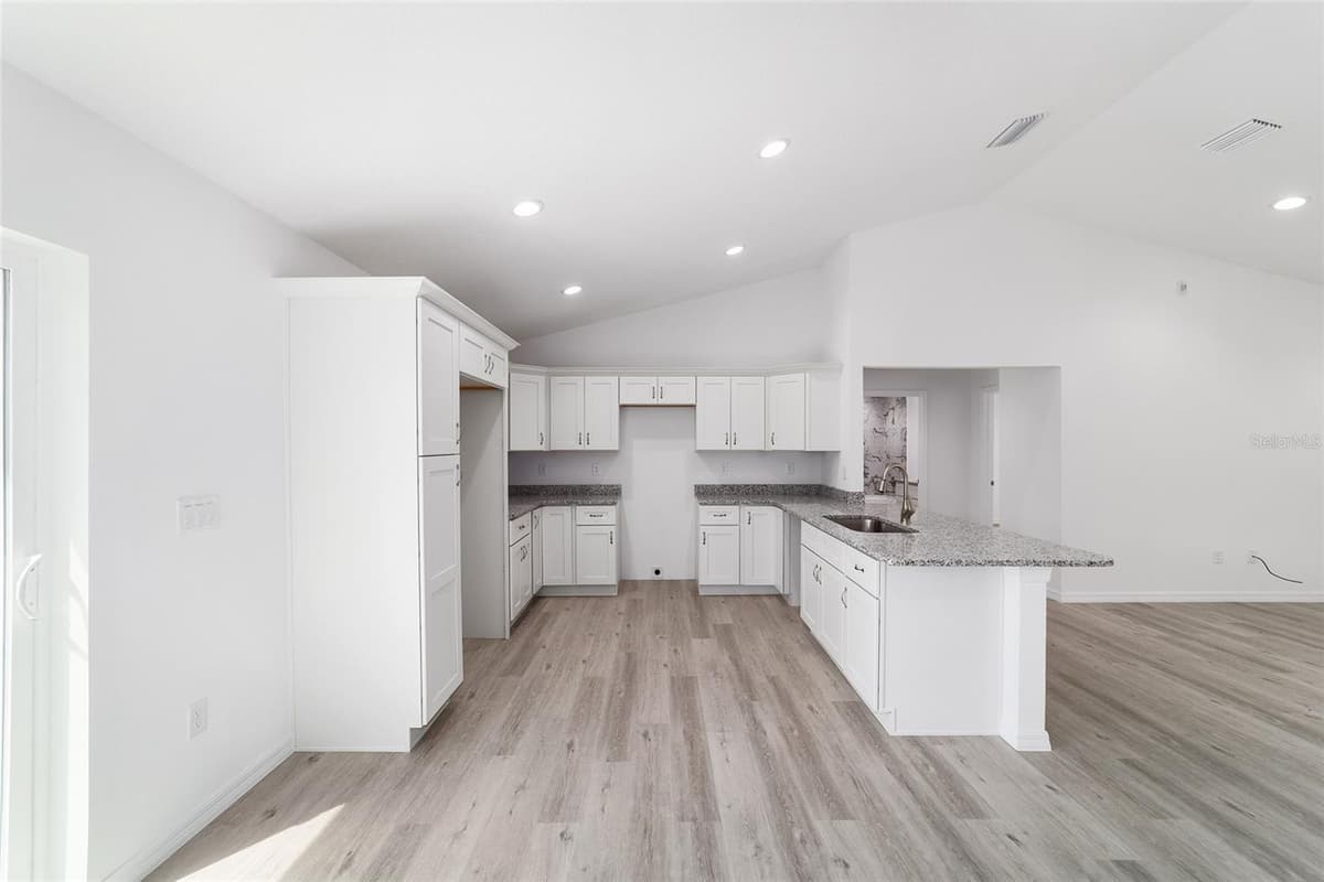 22060 NEPTUNE BOULEVARD — photo 17 of 89
