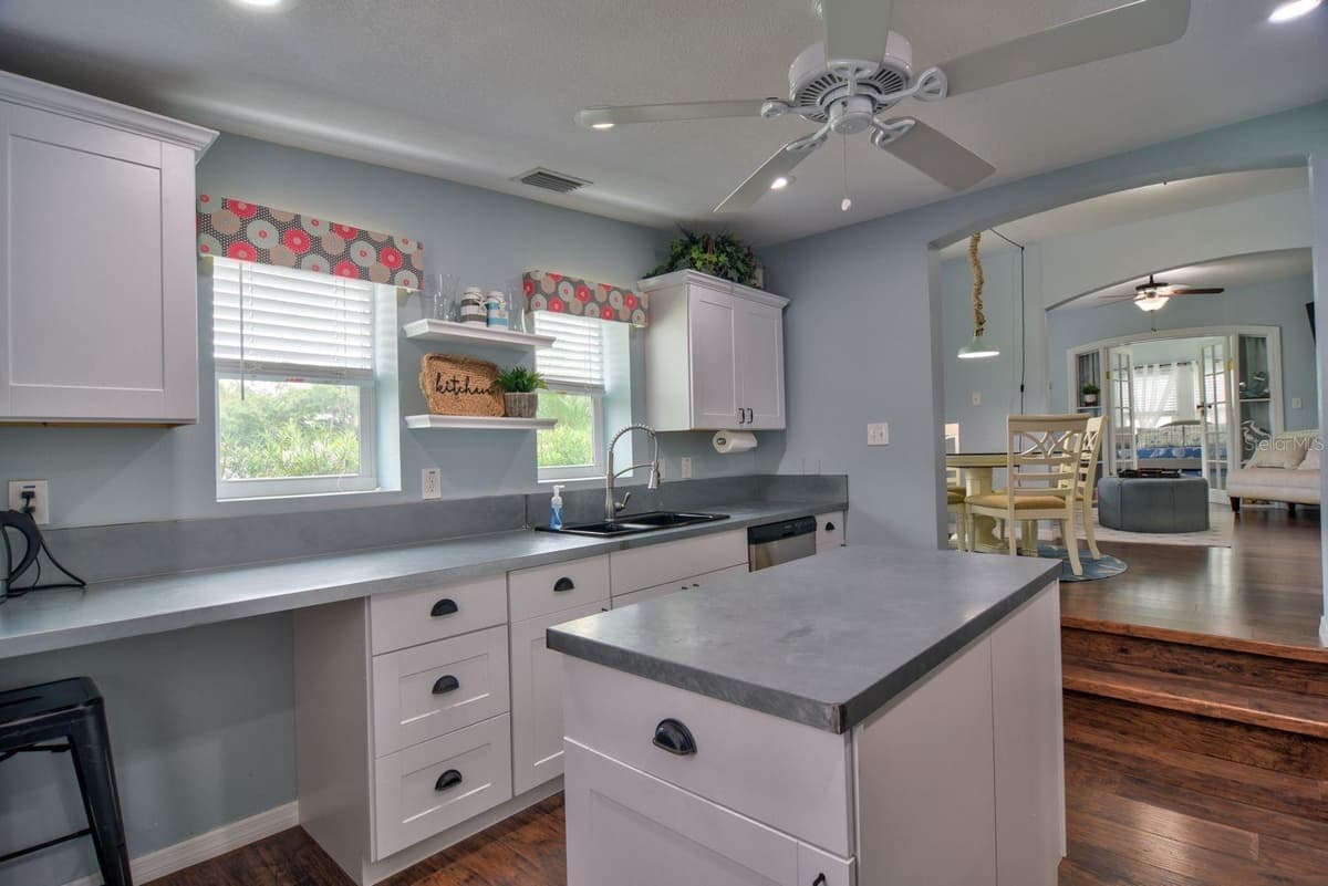 318 34TH STREET — photo 12 of 40