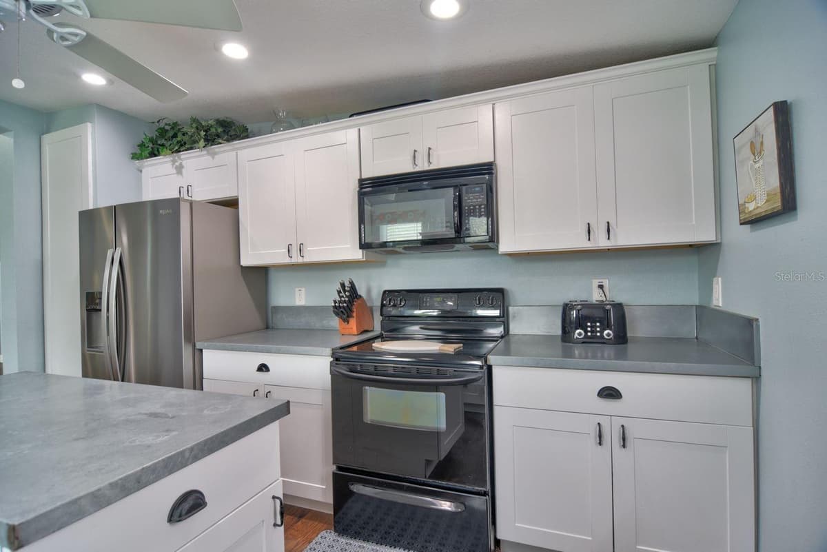 318 34TH STREET — photo 13 of 40